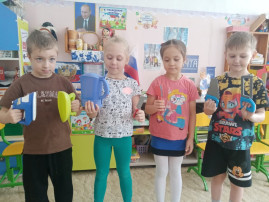 Опасности вокруг нас Опасности вокруг нас.