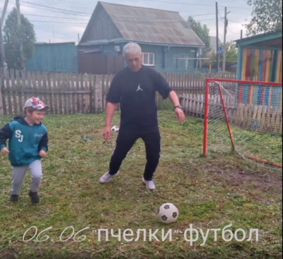 Футбол в детском саду Футбол в детском саду.